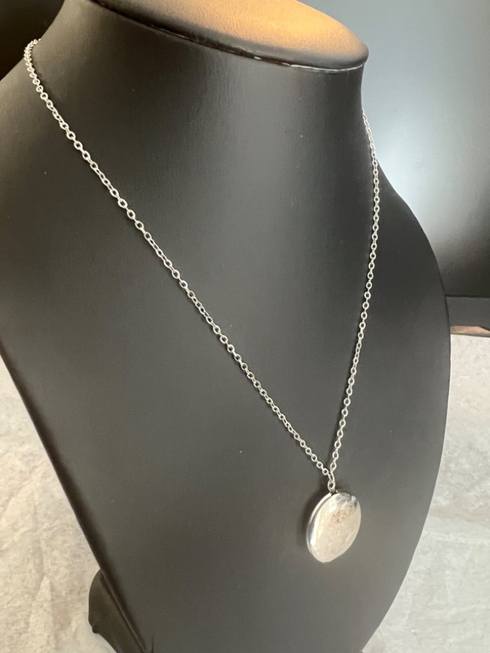 Sterling Silver Round Pendant Necklace - Silver NWT - Picture 3 of 7